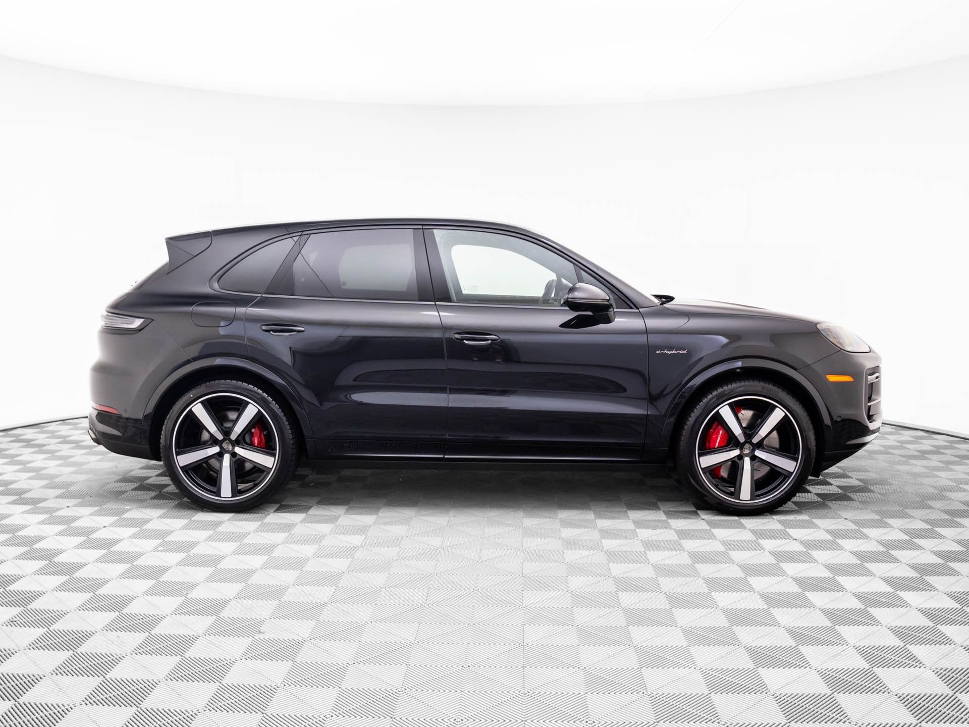 2025 Porsche Cayenne E-Hybrid Turbo photo 6