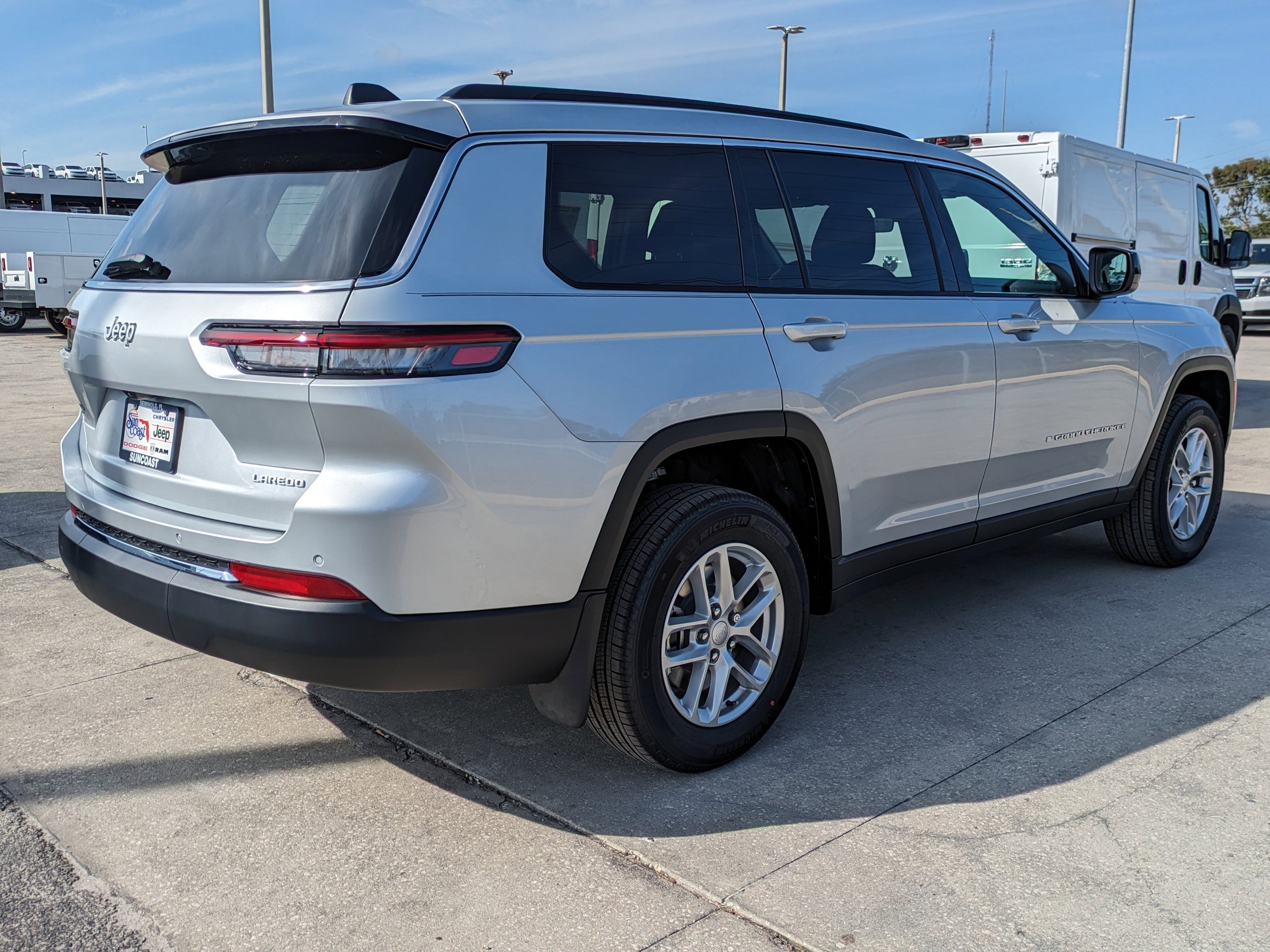 2025 Jeep Grand Cherokee Laredo photo 4