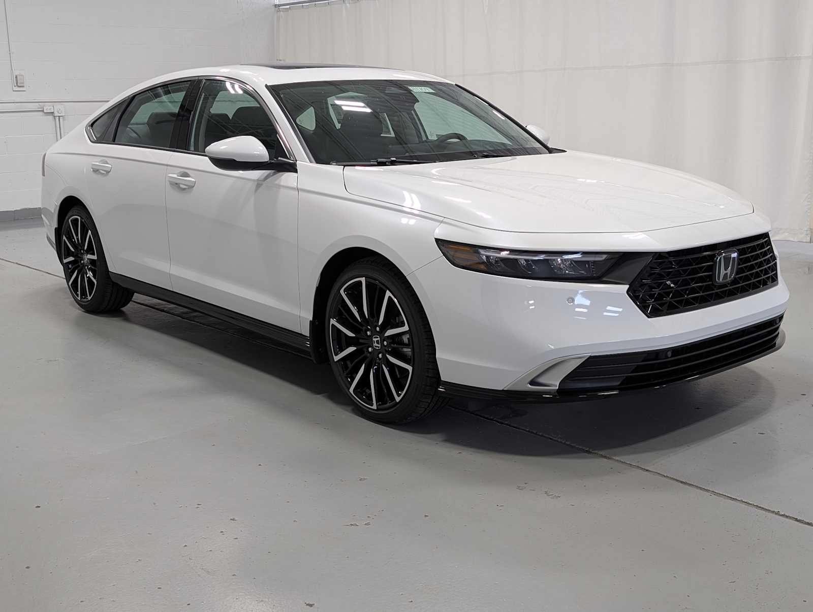 2025 Honda Accord Hybrid Touring photo 4
