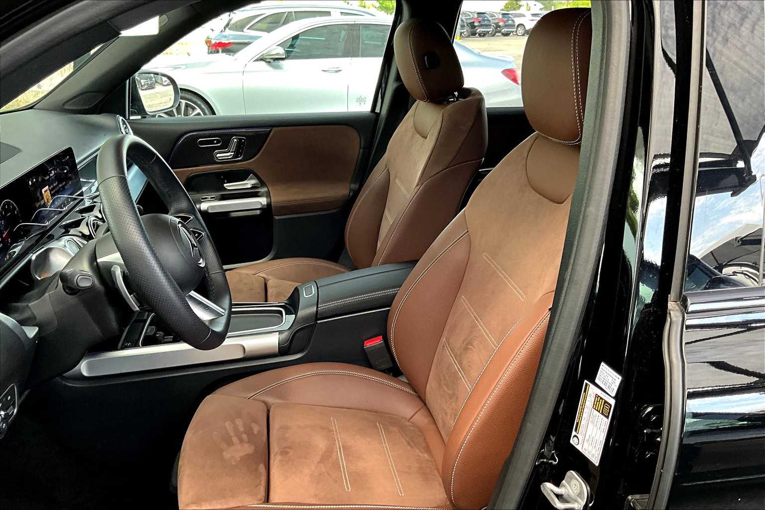 2025 Mercedes Benz GLB 250 4MATIC photo 7