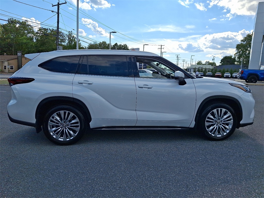 2024 Toyota Highlander Platinum photo 5