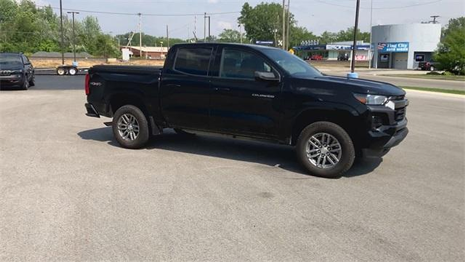 2023 Chevrolet Colorado LT photo 2