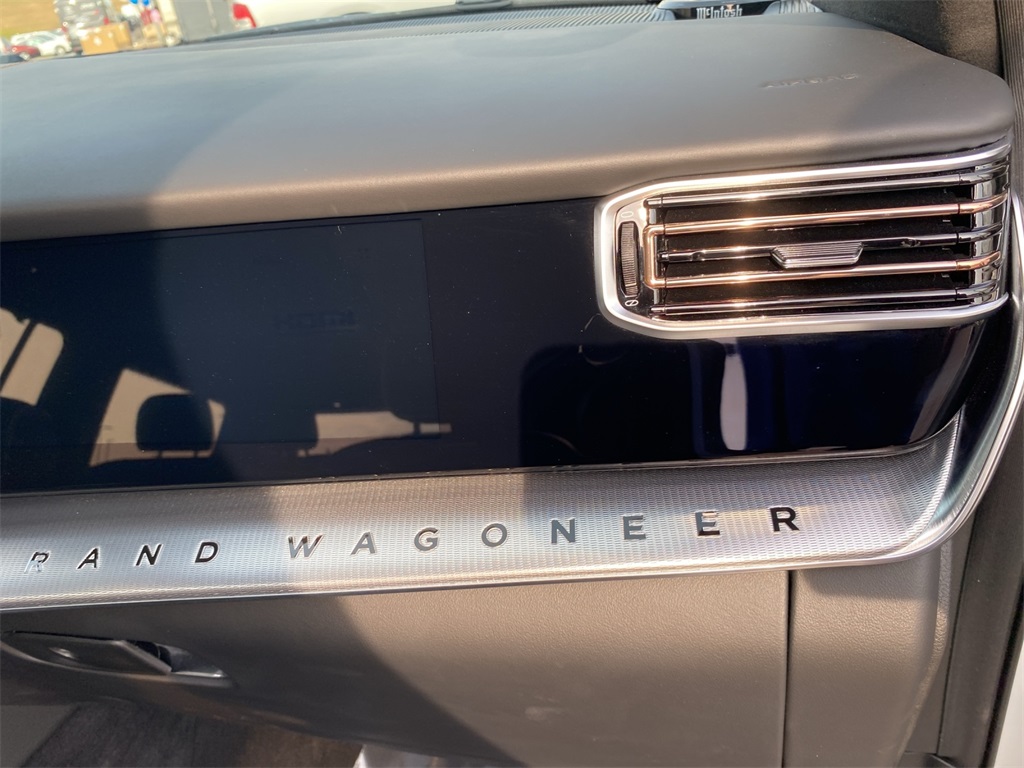 2023 Jeep Grand Wagoneer III photo 23