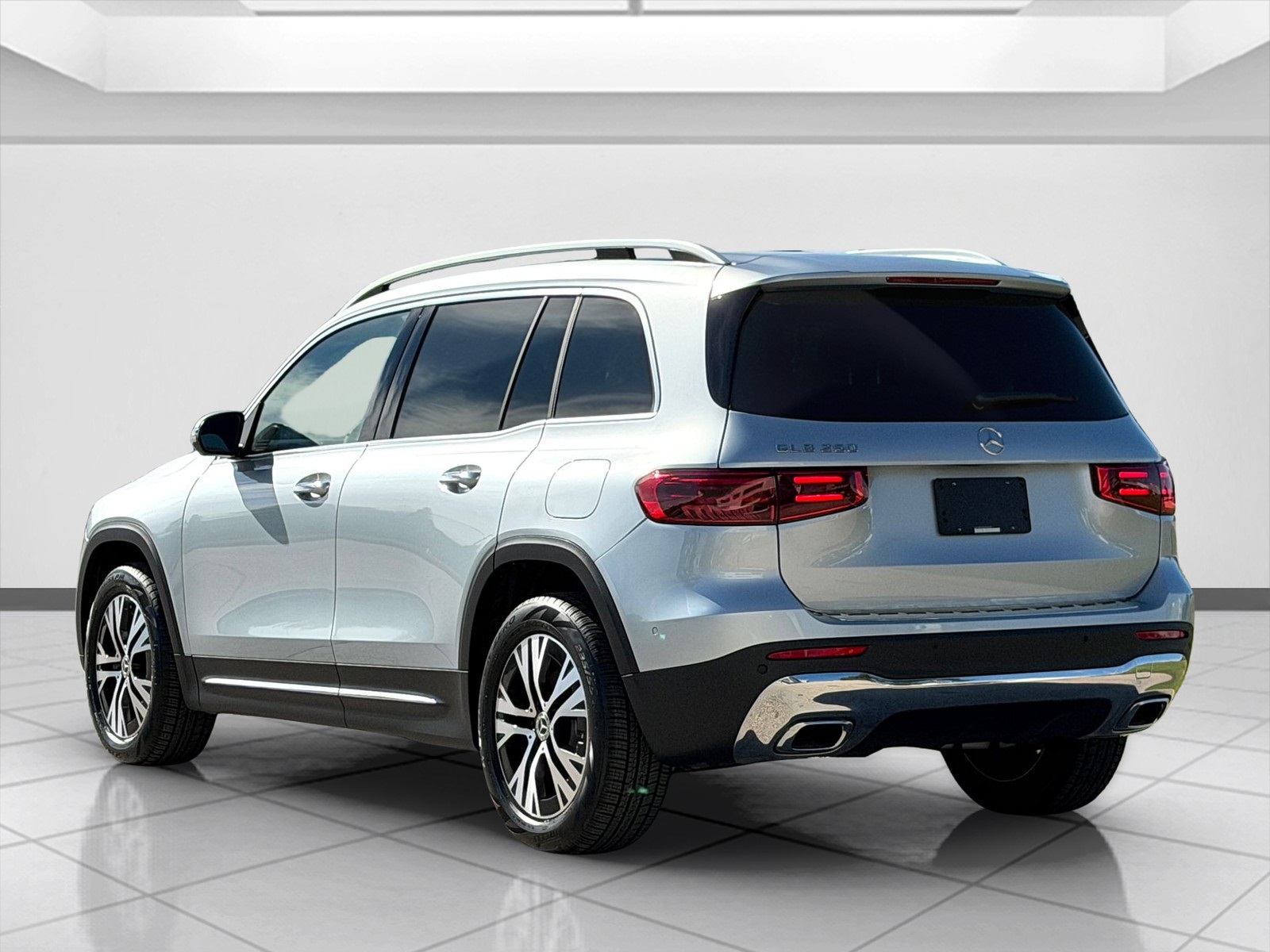 2026 Mercedes Benz GLB 250 photo 4