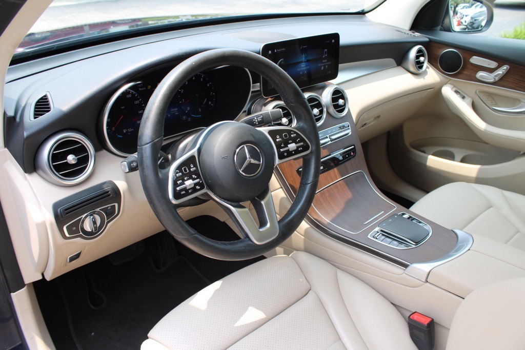 2022 Mercedes Benz GLC 300 photo 3