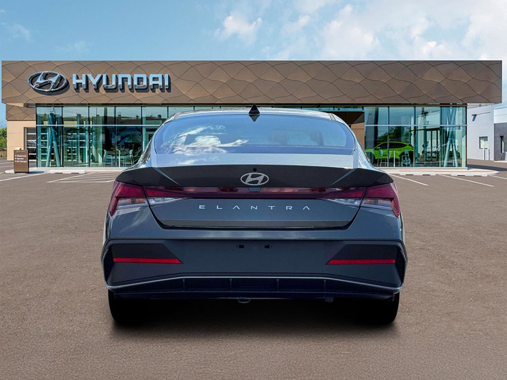 2026 Hyundai Elantra SE photo 4