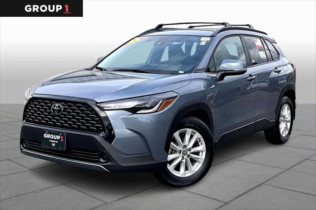 2022 Toyota Corolla Cross LE's photo