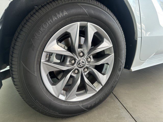 2025 Toyota Sienna XLE photo 10