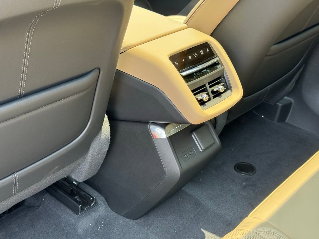2025 Cadillac Lyriq Luxury photo 24