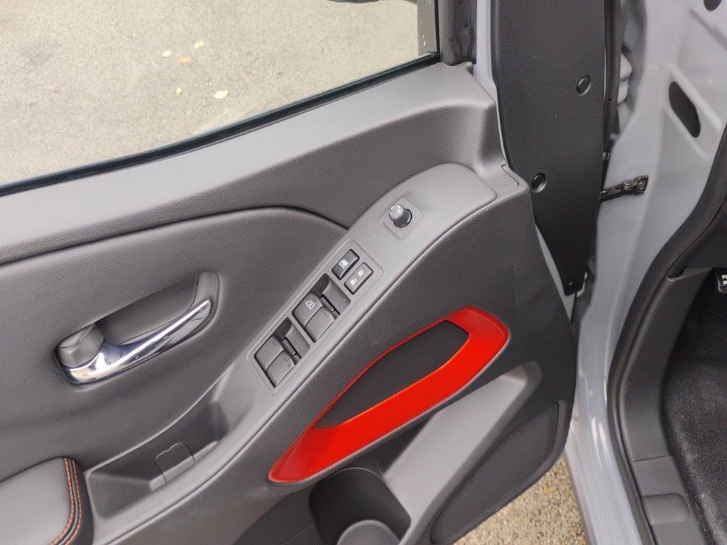2025 Nissan Frontier PRO-4X photo 11