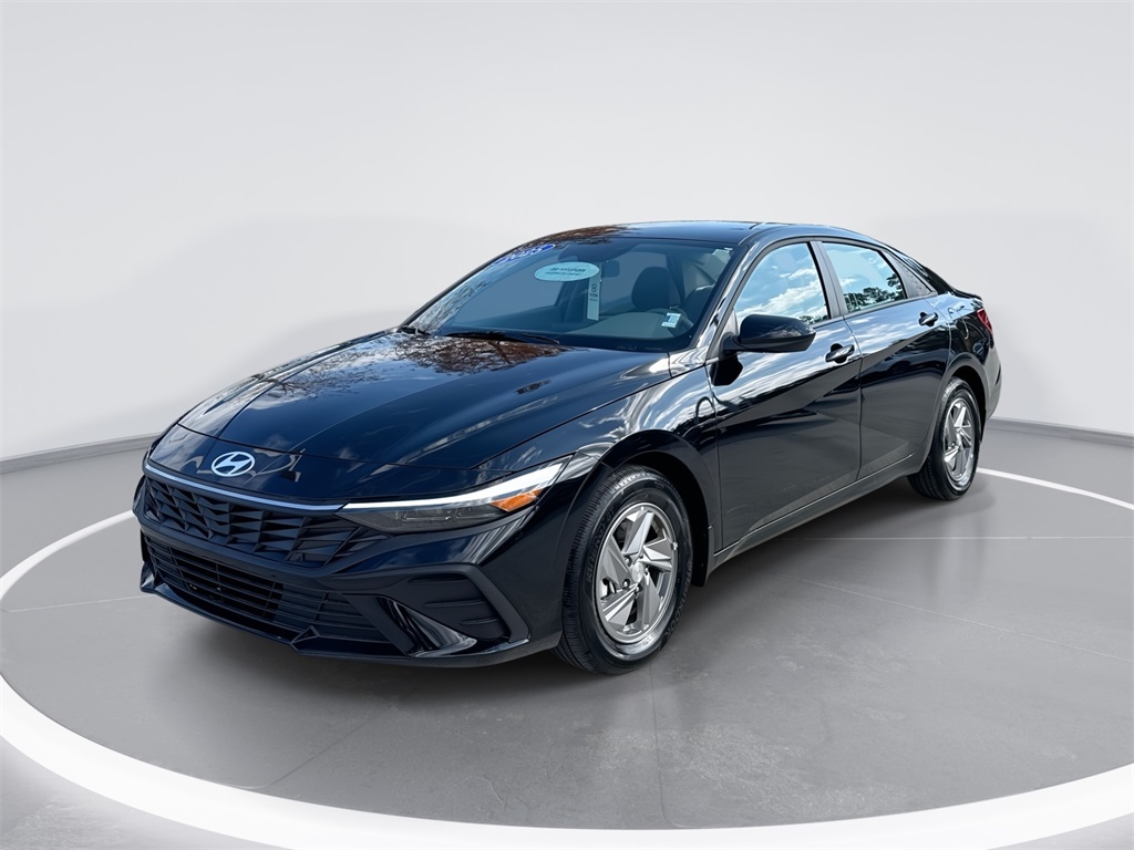 2025 Hyundai Elantra SE's photo