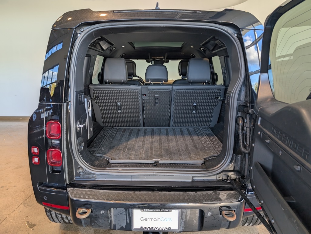 2024 Land Rover Defender 110 X-Dynamic SE photo 4