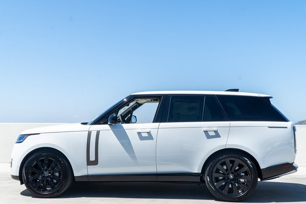 2025 Land Rover Range Rover SE photo 2