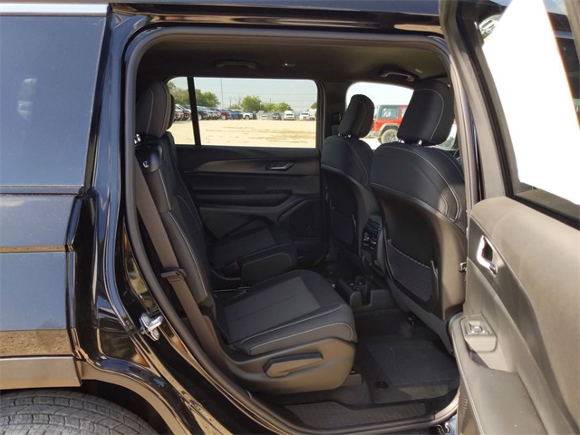 2025 Jeep Grand Cherokee Laredo Altitude photo 25