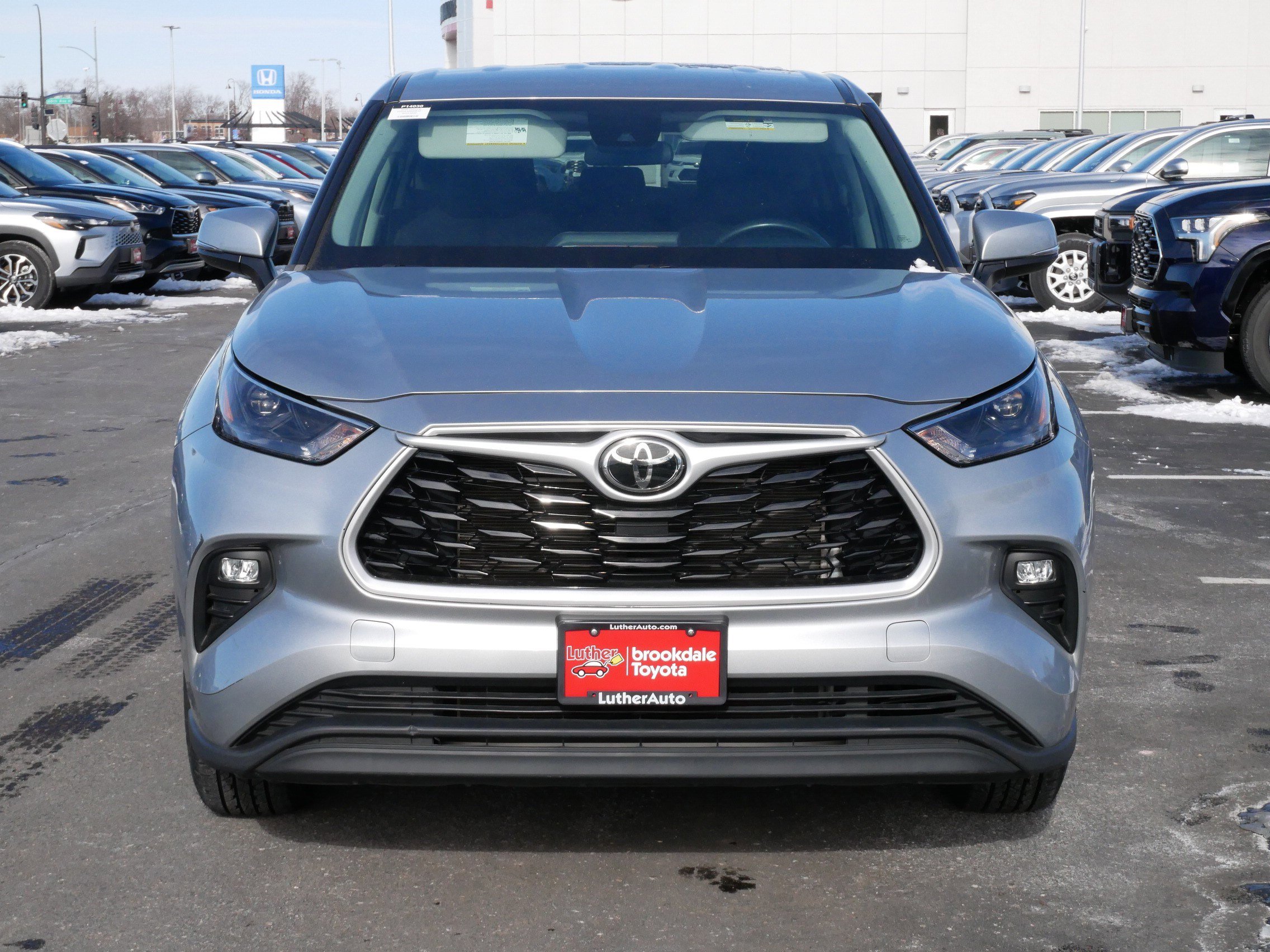 Certified 2022 Toyota Highlander LE with VIN 5TDBZRBH2NS253606 for sale in Brooklyn Center, Minnesota