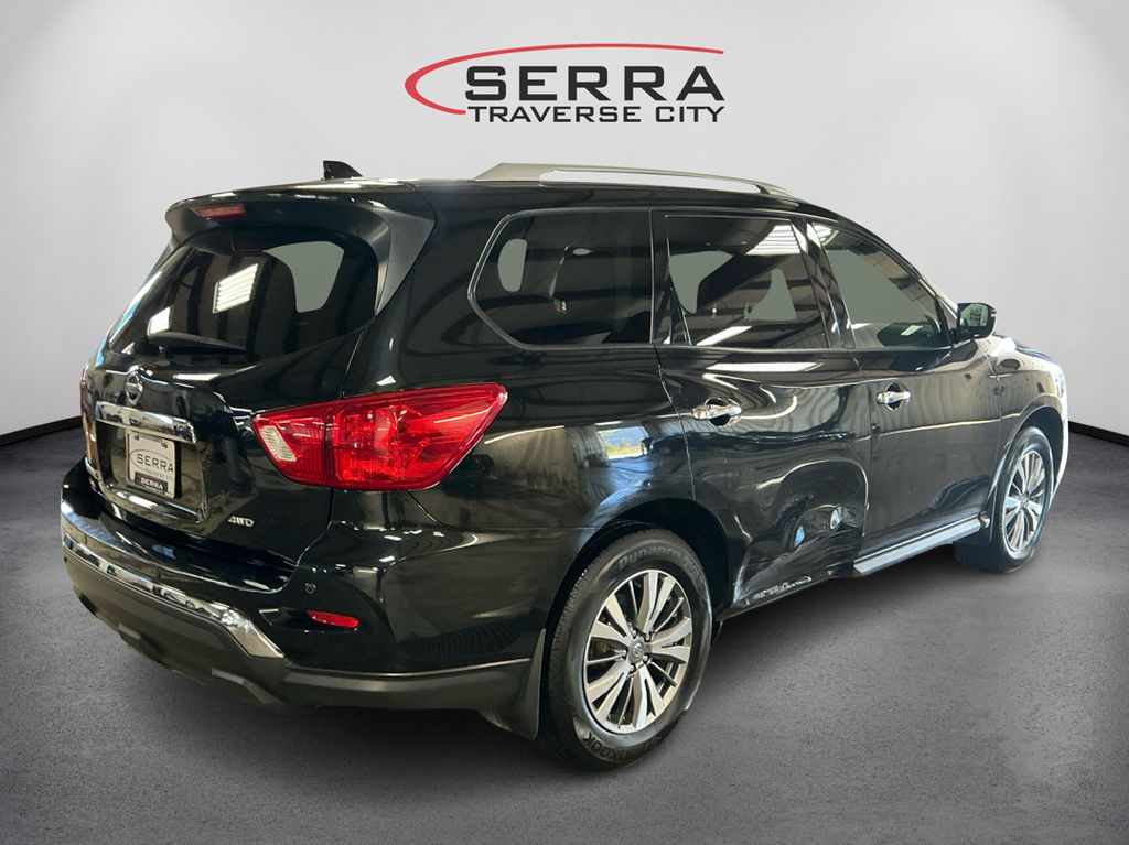 2020 Nissan Pathfinder S photo 5