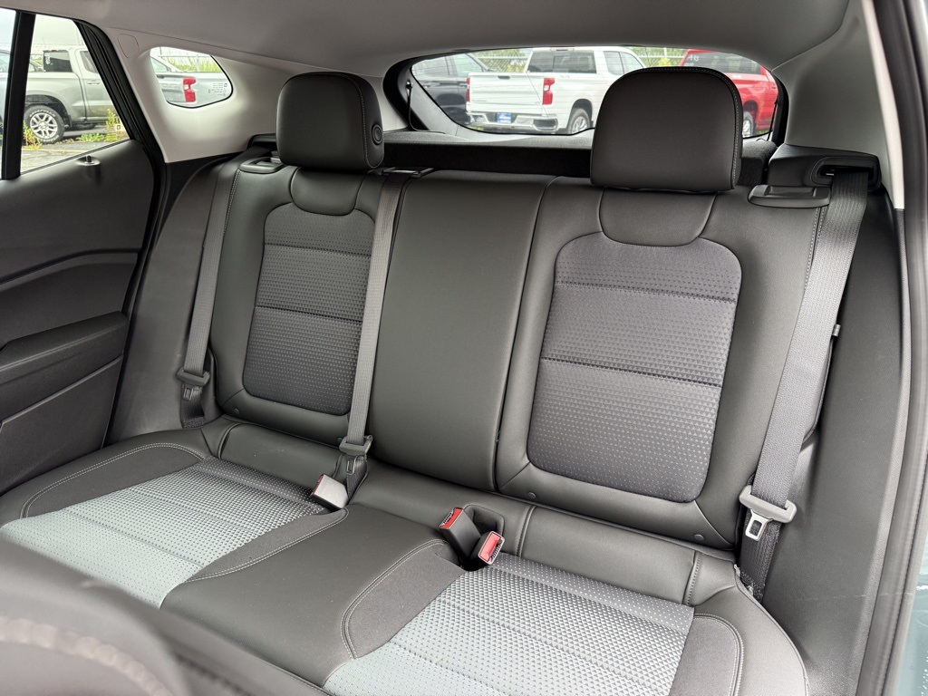 2025 Chevrolet Trax LT photo 7