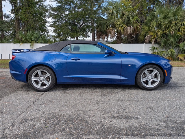2021 Chevrolet Camaro 1LT photo 2