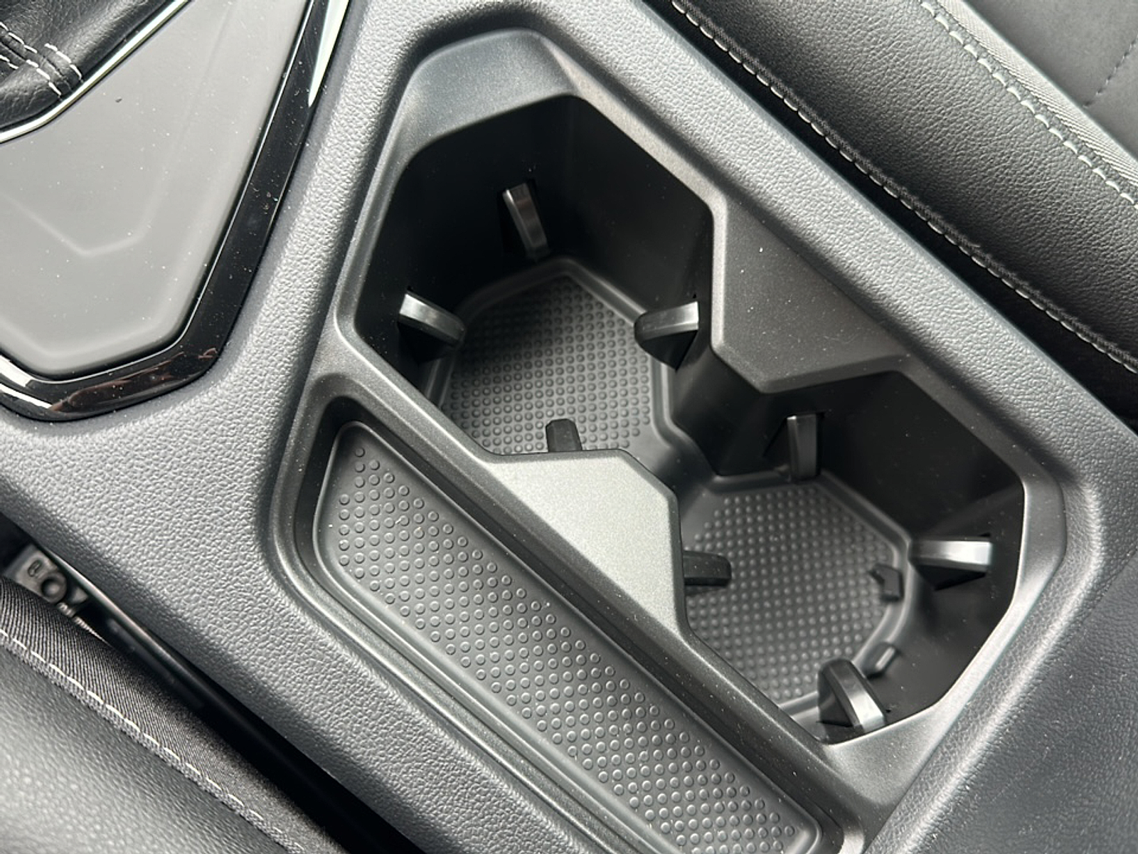 New 2024 Deep Black Pearl Effect Volkswagen SE image 25