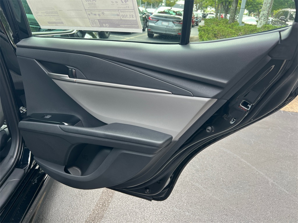 2025 Toyota Camry SE photo 16