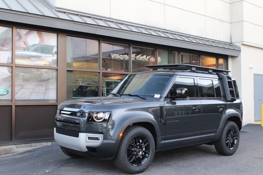 2025 Land Rover Defender S's photo