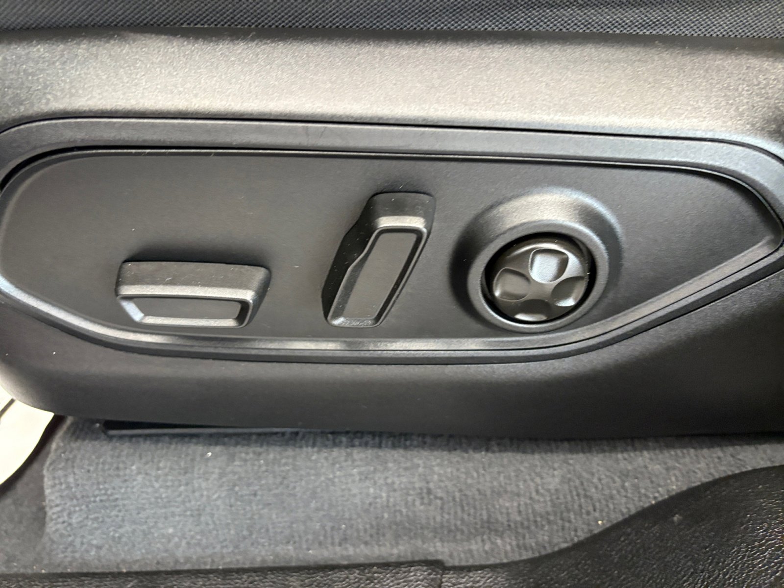 2023 Jeep Grand Cherokee Limited photo 9
