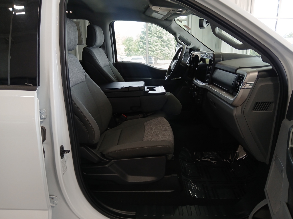 2023 Ford F-350 XLT photo 16