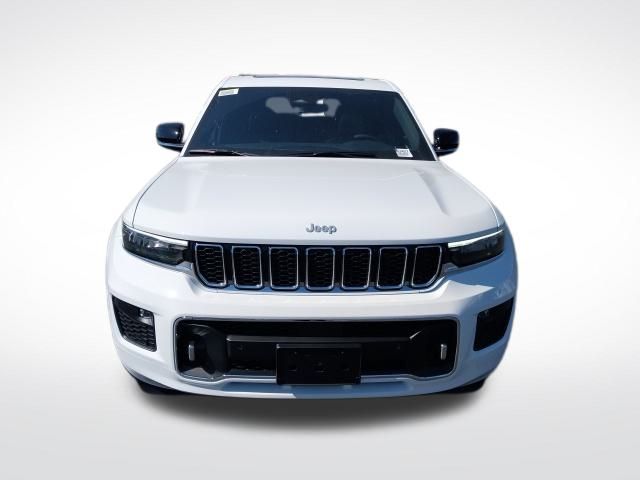 2025 Jeep Grand Cherokee Overland photo 2
