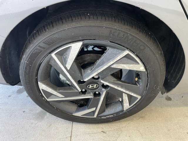2024 Hyundai Elantra SEL Convenience photo 11