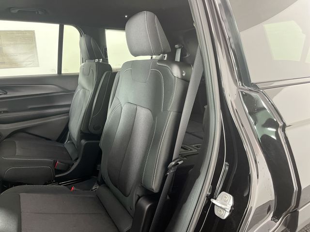 2025 Jeep Grand Cherokee Laredo X photo 11