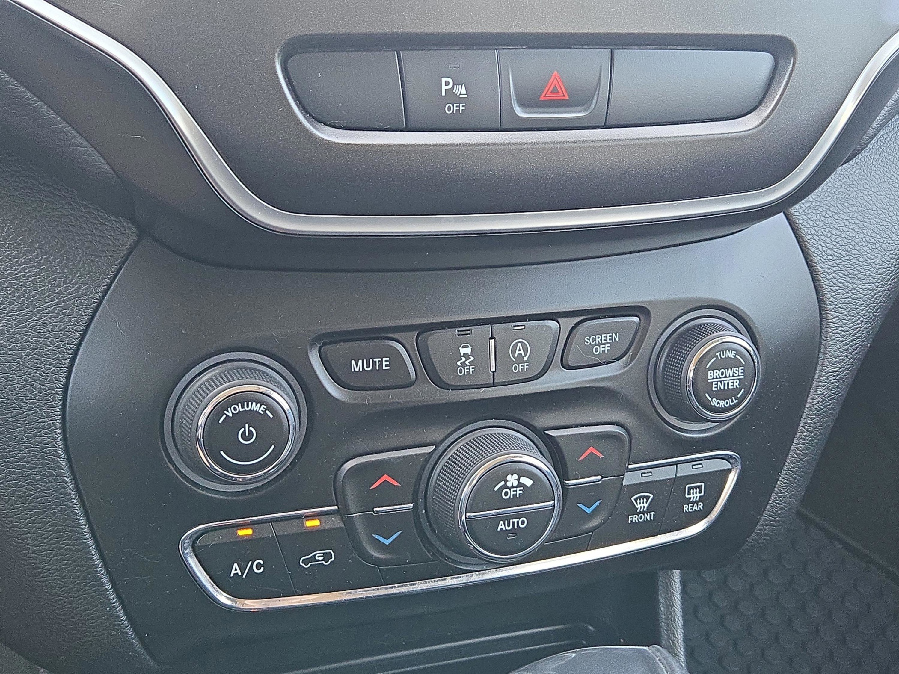 2019 Jeep Cherokee Trailhawk photo 22
