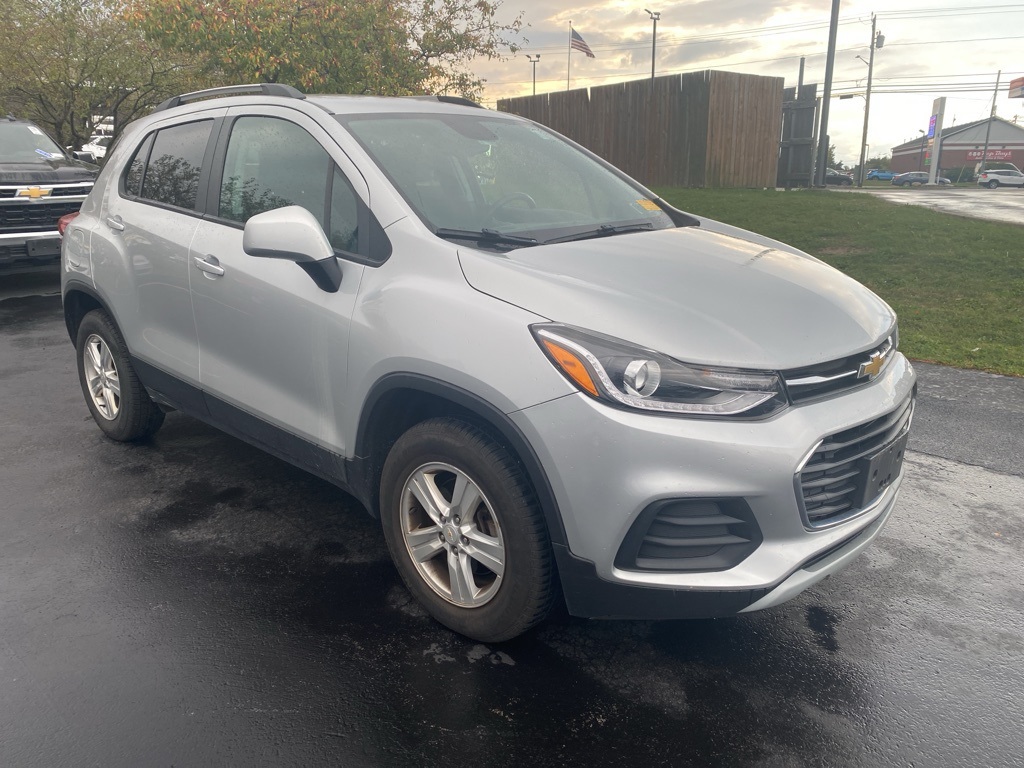 2022 Chevrolet Trax LT photo 2