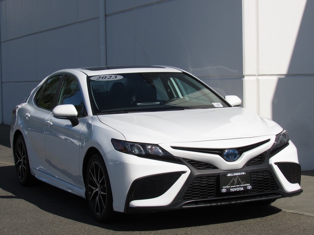 2023 Toyota Camry Hybrid SE photo 2
