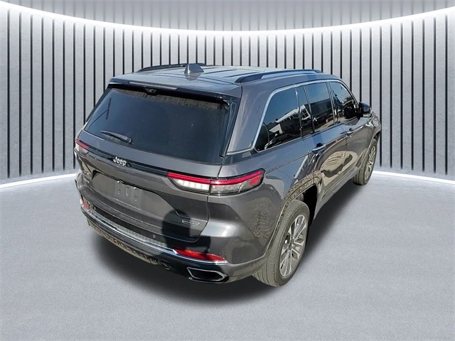 2022 Jeep Grand Cherokee Overland photo 3