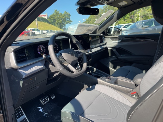 2025 Volkswagen Tiguan SE R-Line Black photo 4