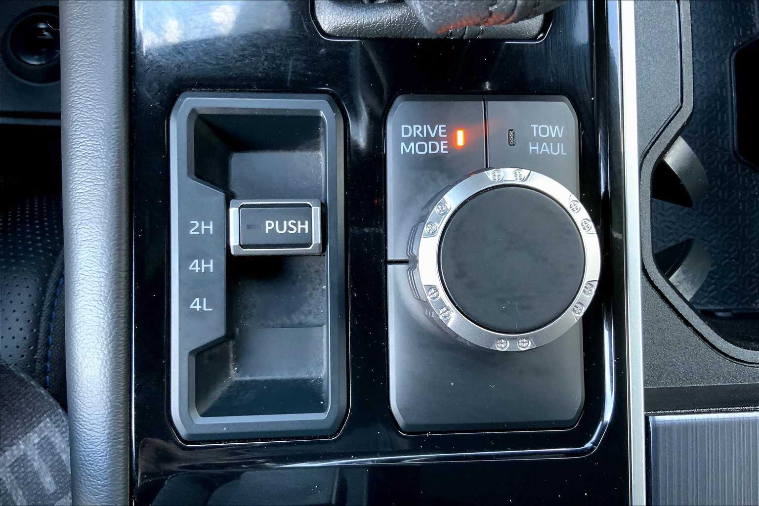 2025 Toyota Tundra Platinum CrewMax photo 31