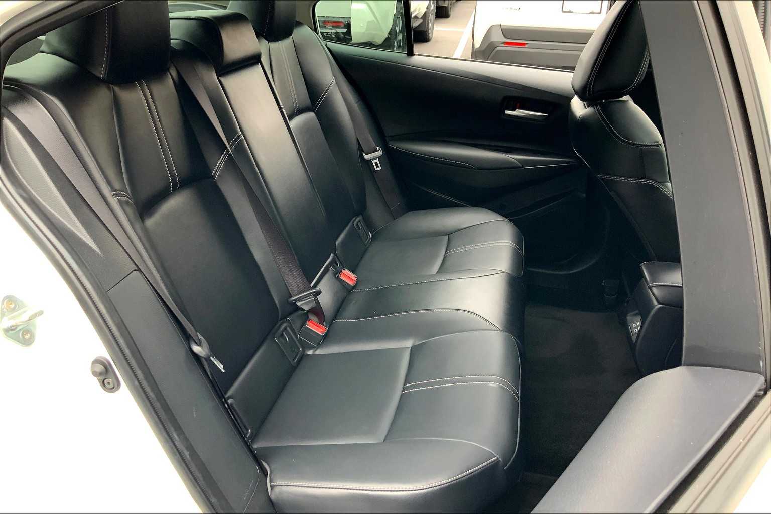 2025 Toyota Corolla Hybrid XLE photo 18