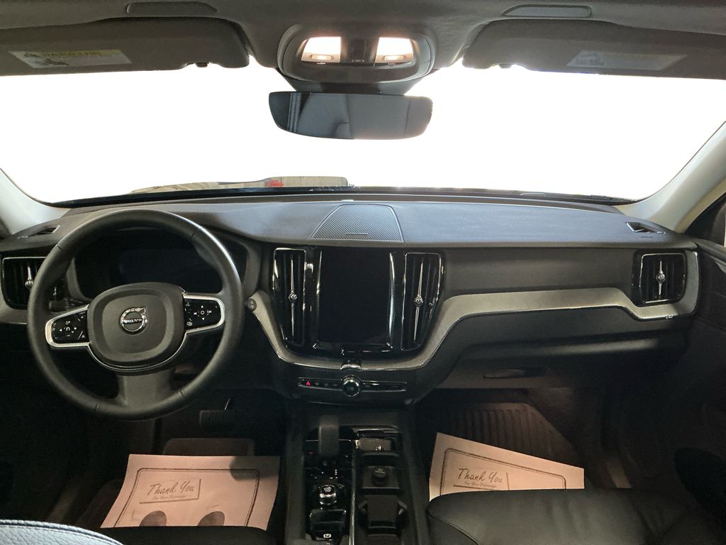 2025 Volvo XC60 Hybrid T8 Plus photo 9