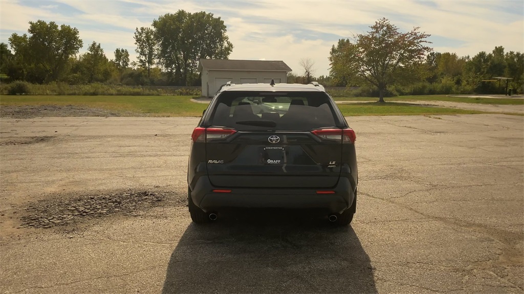 2019 Toyota RAV4 LE photo 5