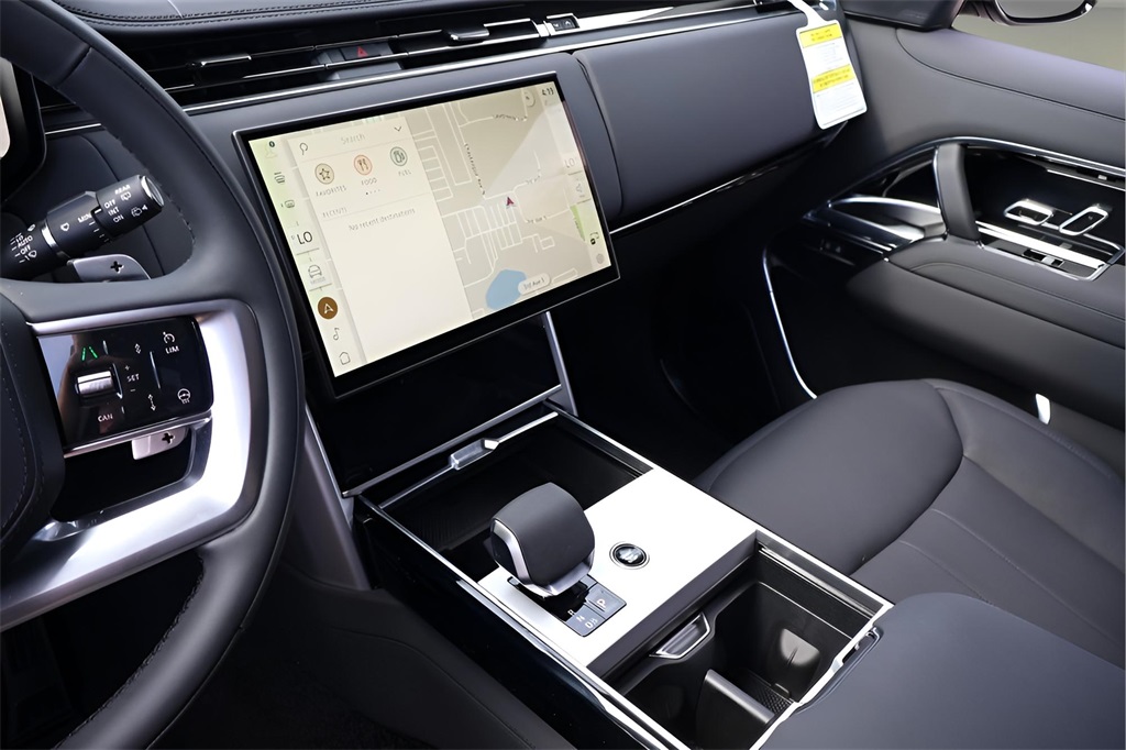 2025 Land Rover Range Rover SE photo 23
