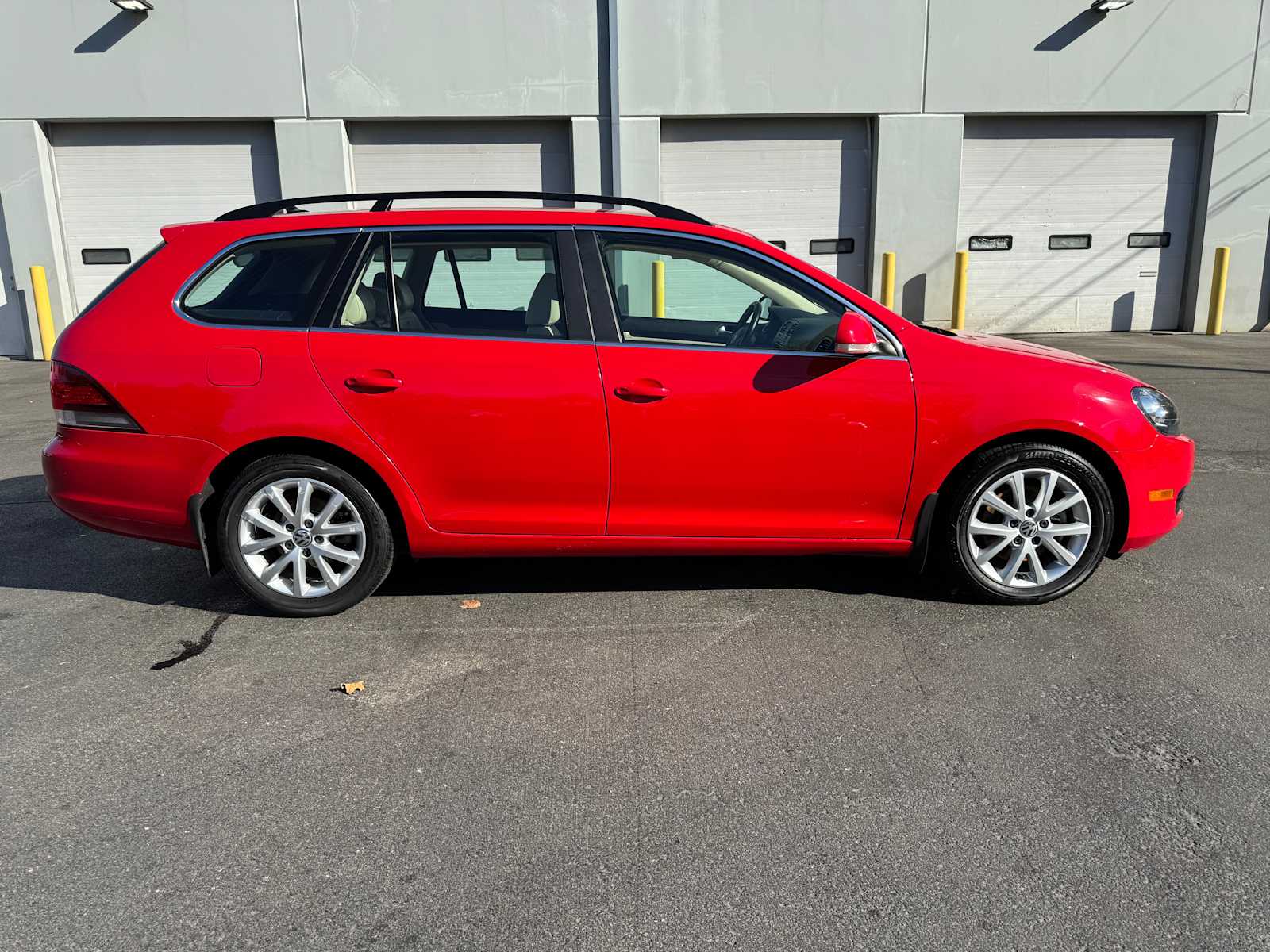 Pre-Owned 2013 Volkswagen Jetta SportWagen SE