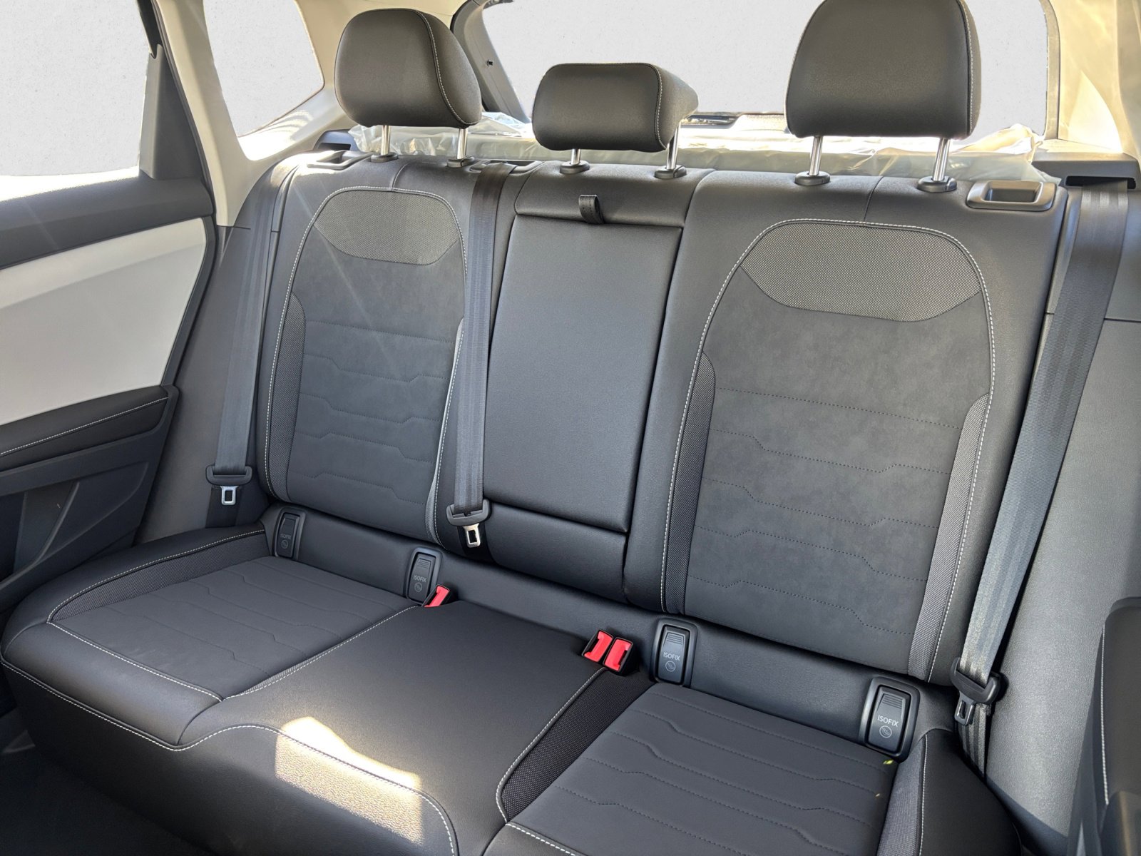 2025 Volkswagen Taos SE photo 13