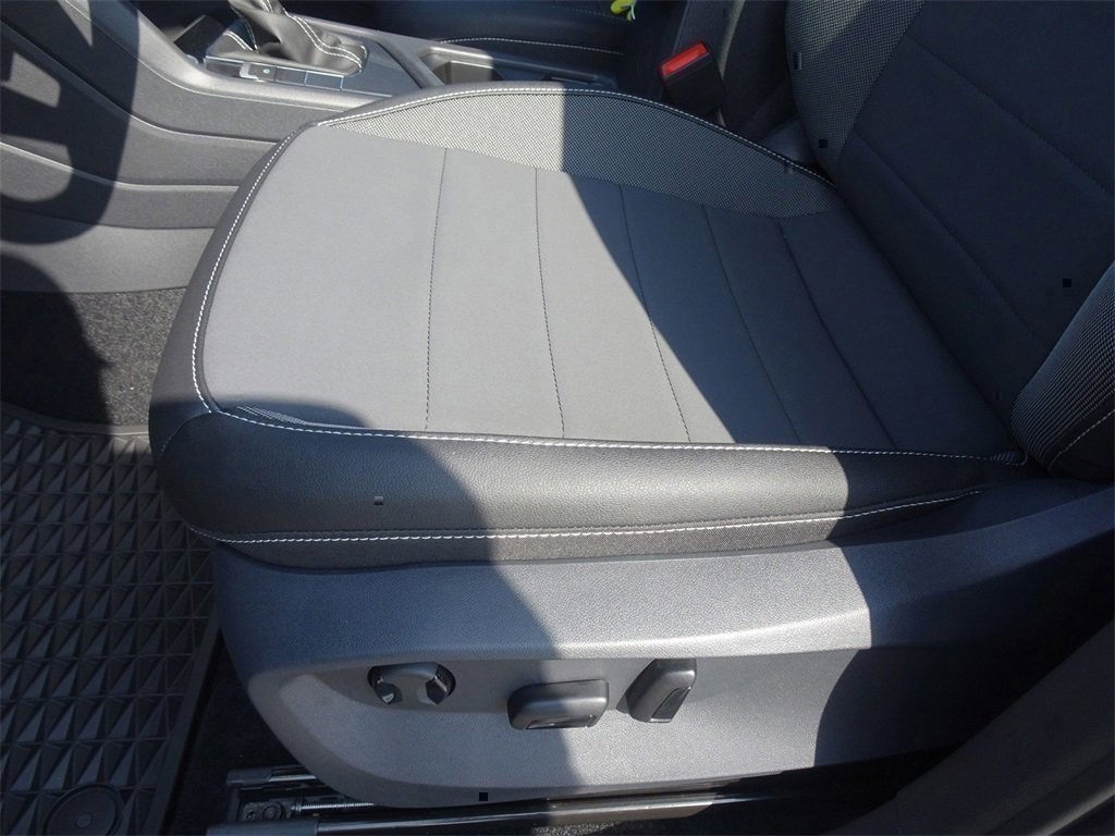 2024 Volkswagen Taos SE photo 9