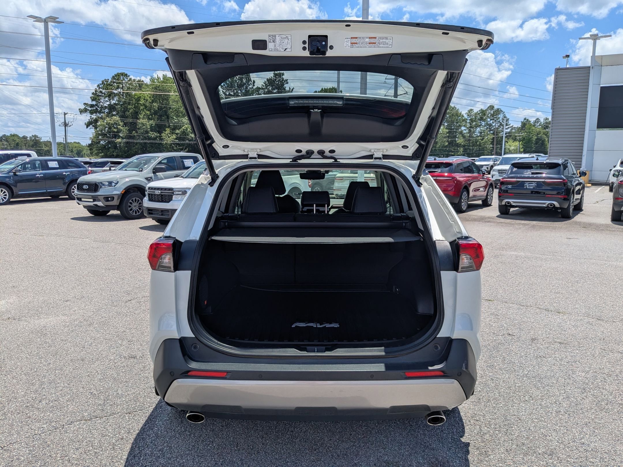2022 Toyota RAV4 Hybrid Limited photo 29