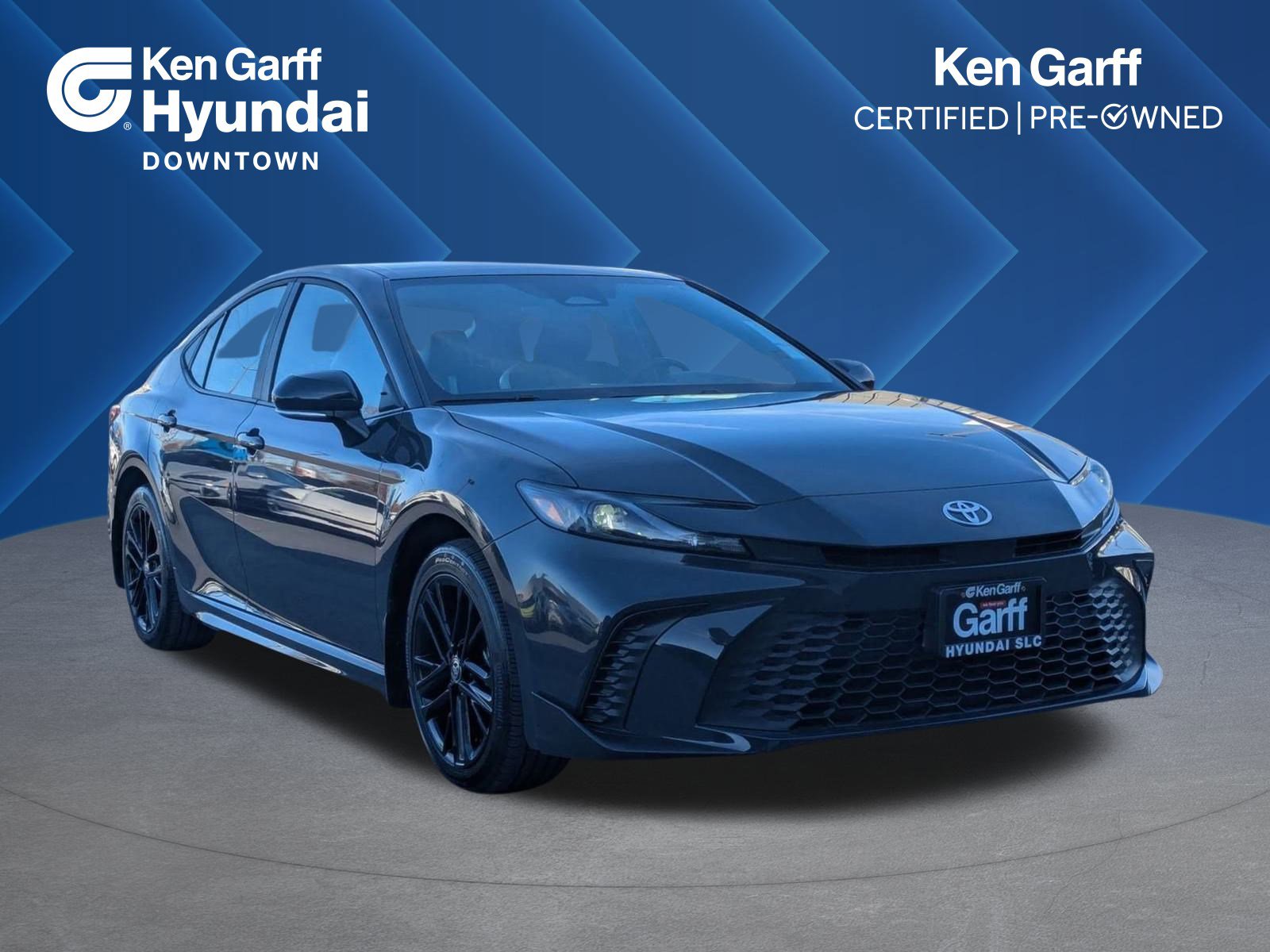 2025 Toyota Camry SE's photo