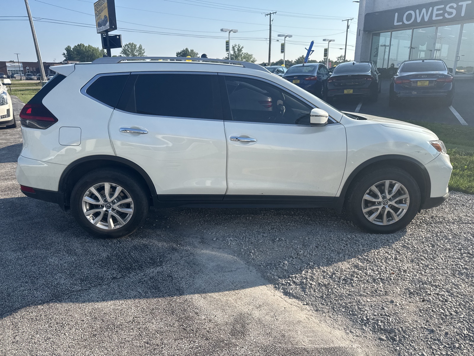 2019 Nissan Rogue SV photo 4