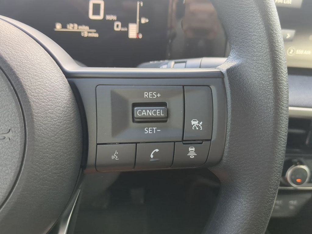 2025 Nissan Kicks SV photo 25