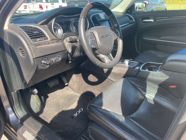 2016 Chrysler 300 C photo 6