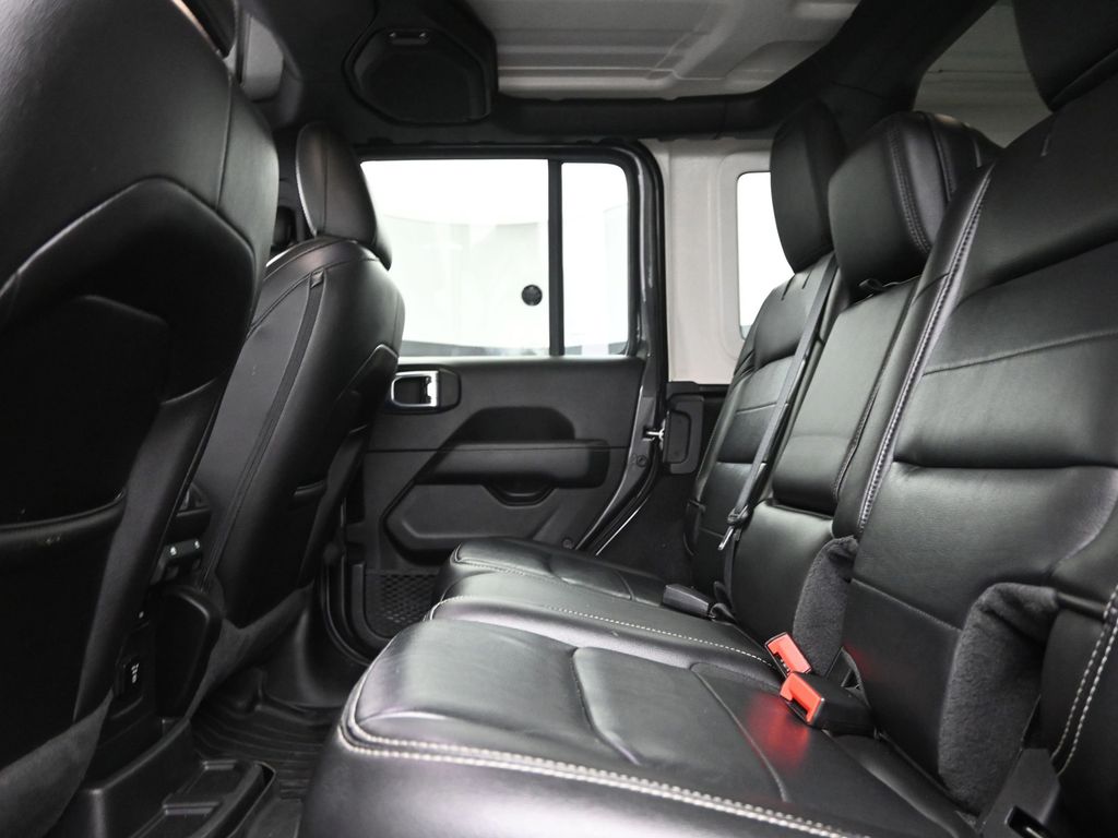 2021 Jeep Wrangler Unlimited Sahara photo 8