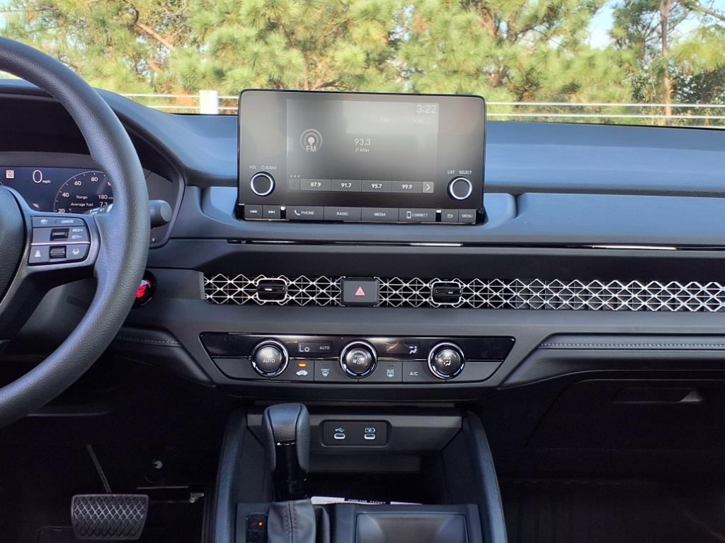 2025 Honda Accord LX photo 13